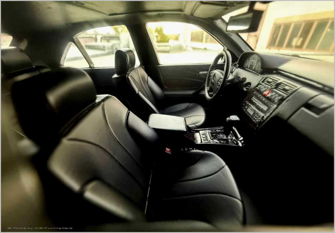 1:18 Mercedes E55 AMG W210 1999 mit 3tlg.AMG Alufelgen inkl. OVP